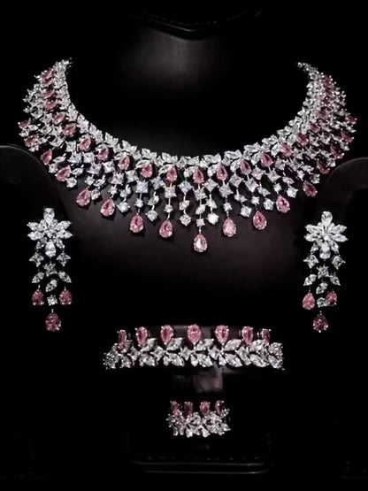 مجموعة كاملة من الأحجار باللون الوردي