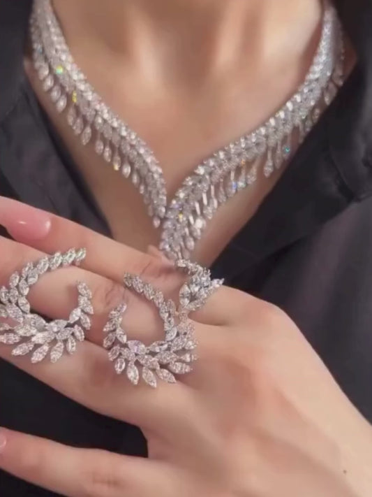 مجموعة كاملة من الأحجار باللون الأبيض