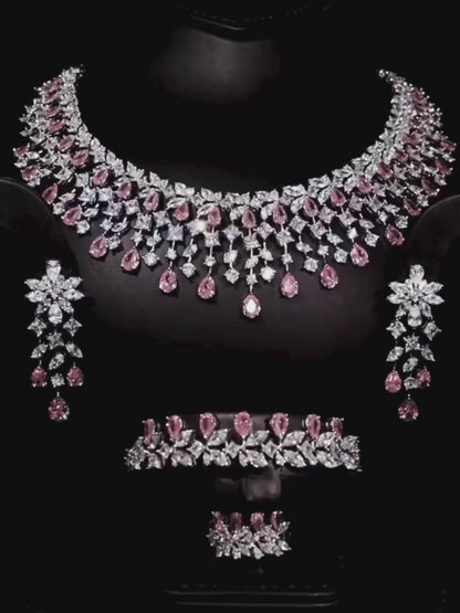 مجموعة كاملة من الأحجار باللون الوردي